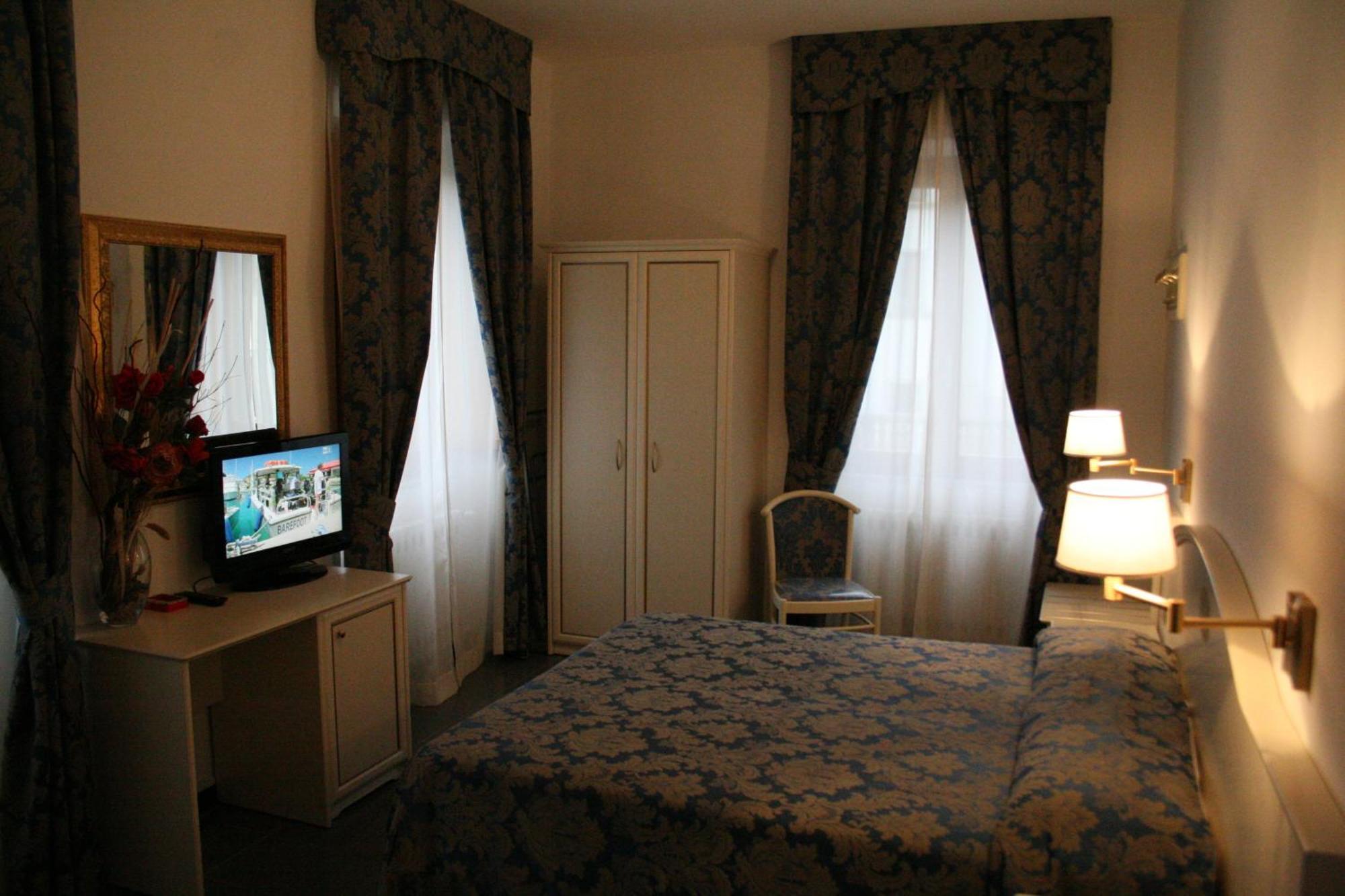 Hotel La Meridiana アンギアーリ エクステリア 写真