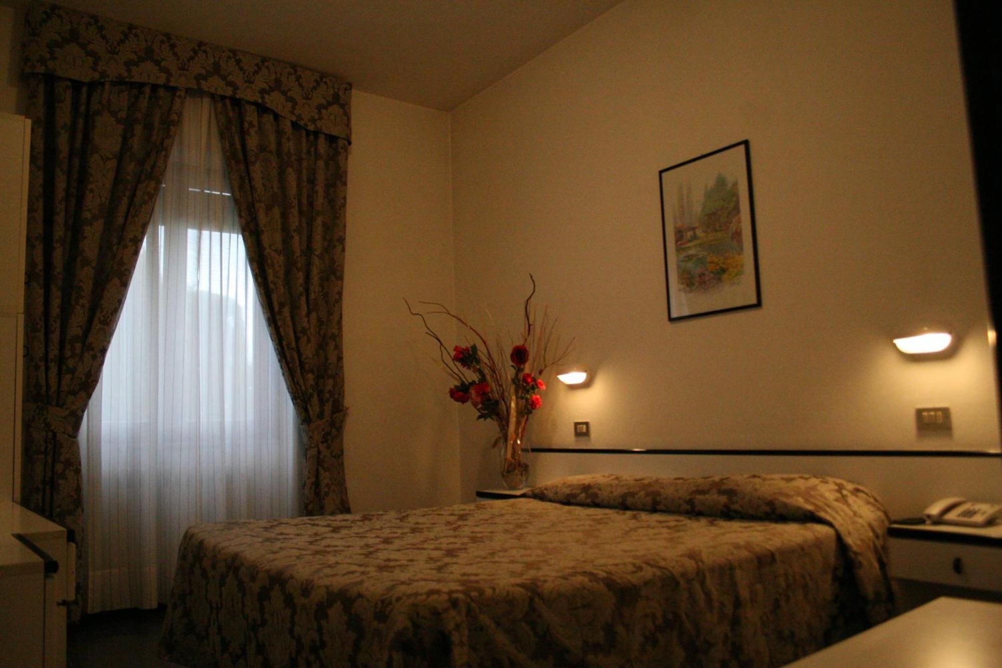 Hotel La Meridiana アンギアーリ エクステリア 写真