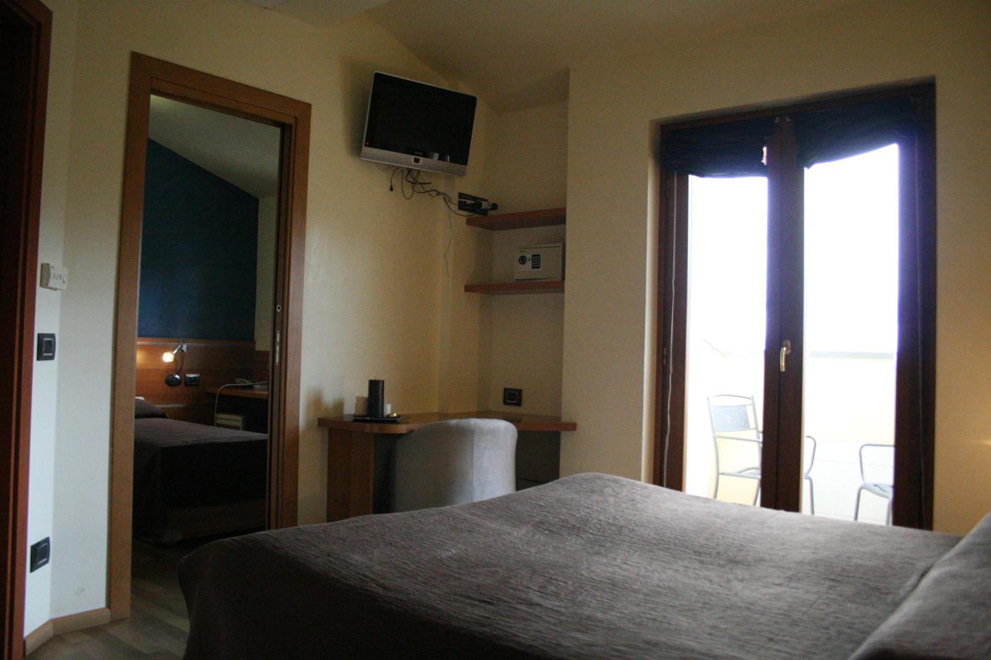 Hotel La Meridiana アンギアーリ エクステリア 写真