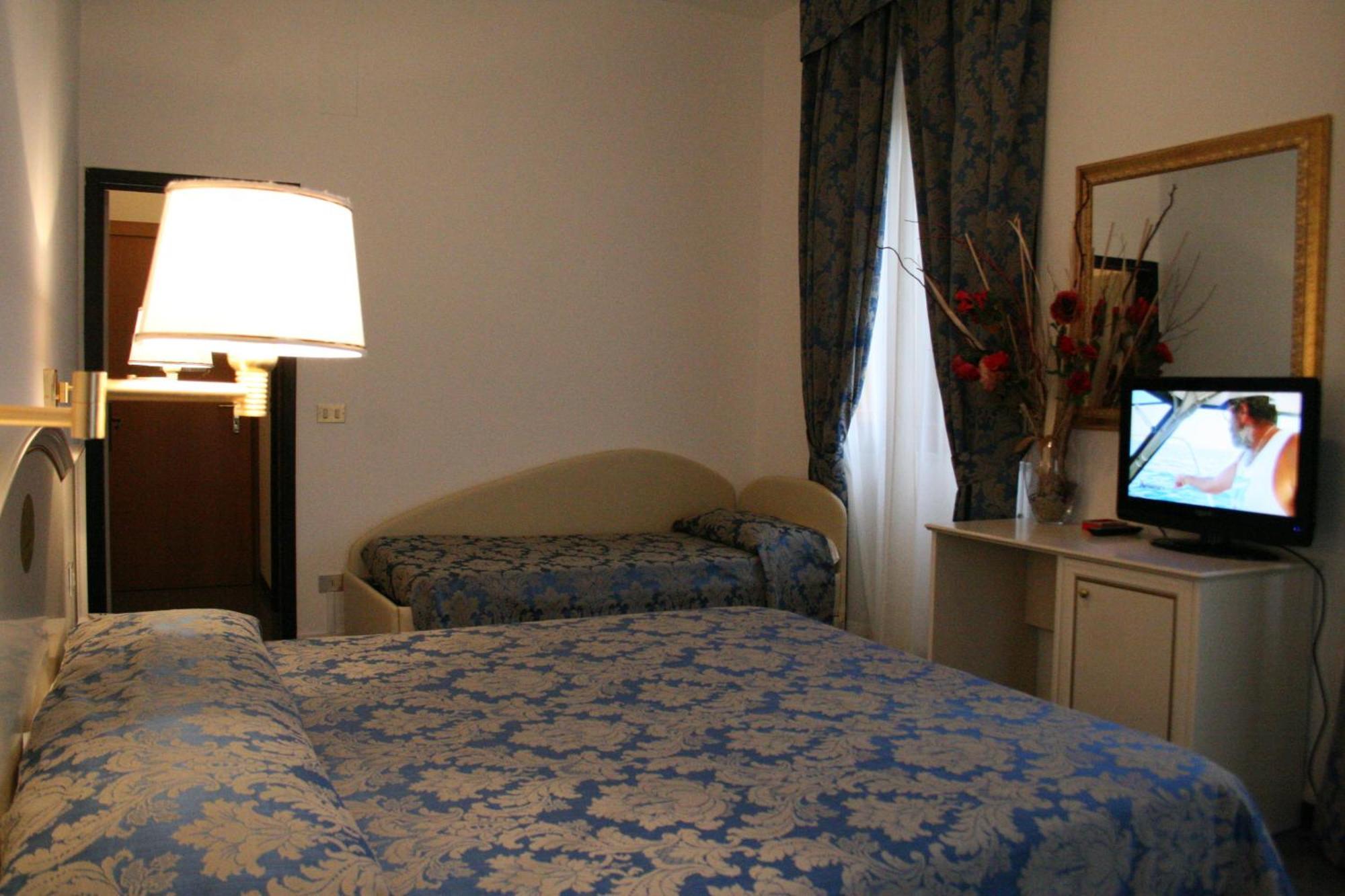Hotel La Meridiana アンギアーリ エクステリア 写真